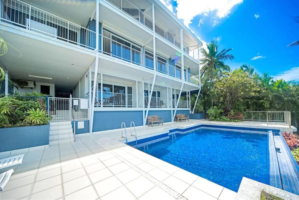 View (from property/room), Pool view, Swimming pool, sunbed