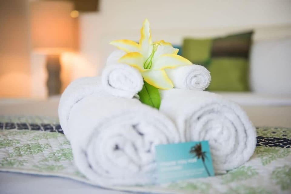 Bed, towels