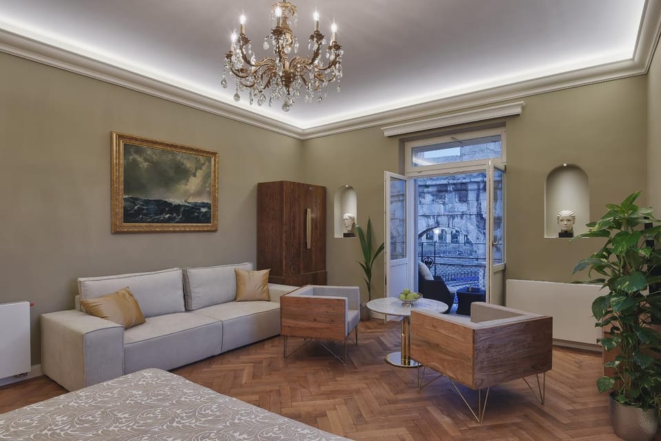 Living room, Seating area