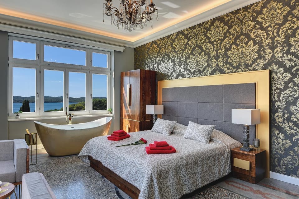 Bed, Photo of the whole room