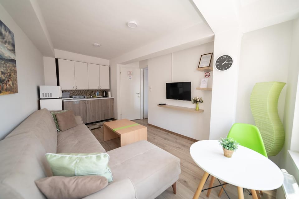 Kitchen or kitchenette, Living room