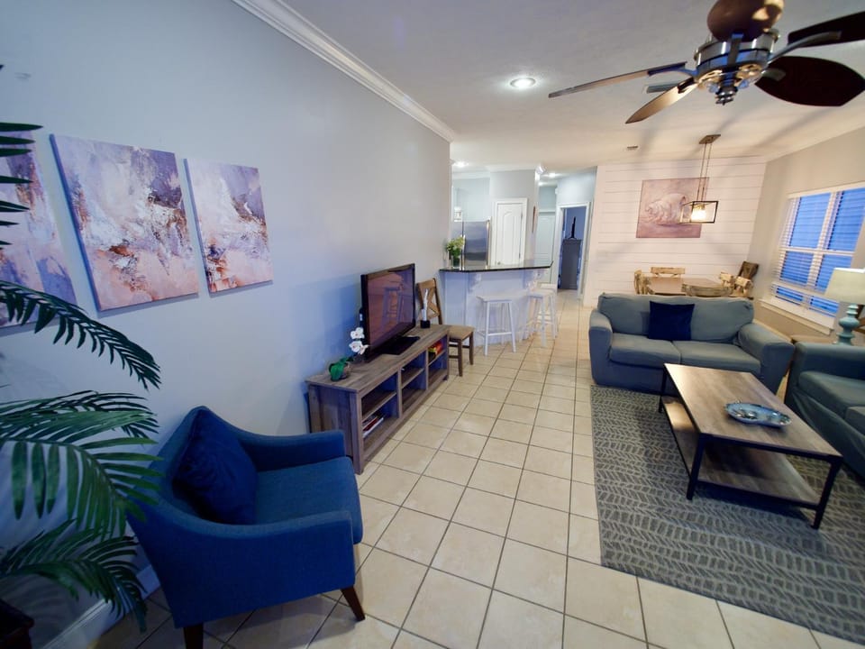 Steps to Beach - Large Beach House with Pool House in Laguna Beach