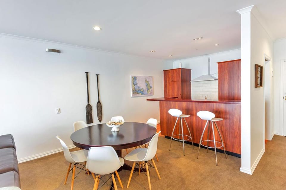 QV Stays 2 Bedroom Waterfront Getaway Apartment in Auckland