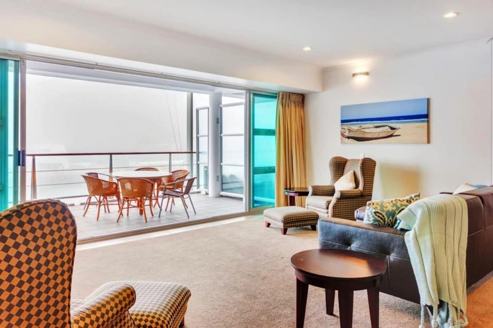 QV Stays 2 Bedroom Waterfront Getaway Apartment in Auckland
