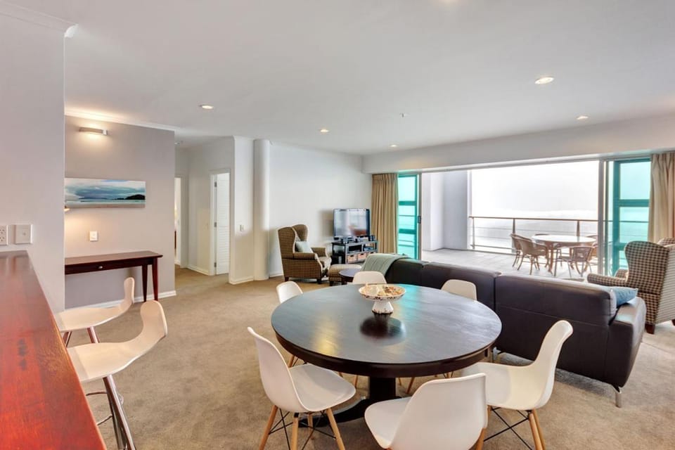 QV Stays 2 Bedroom Waterfront Getaway Apartment in Auckland