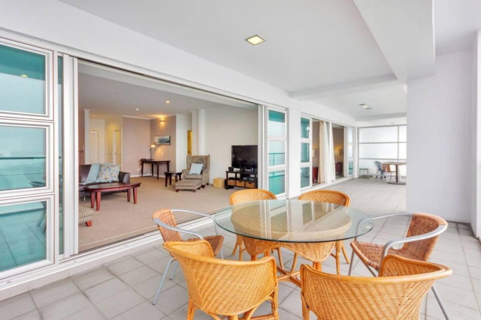 QV Stays 2 Bedroom Waterfront Getaway Apartment in Auckland