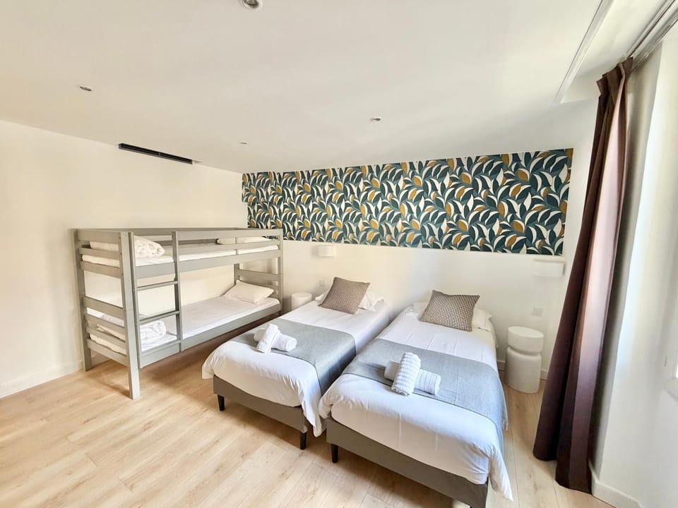 Hôtel de Flore Hotel in Saint-Raphael