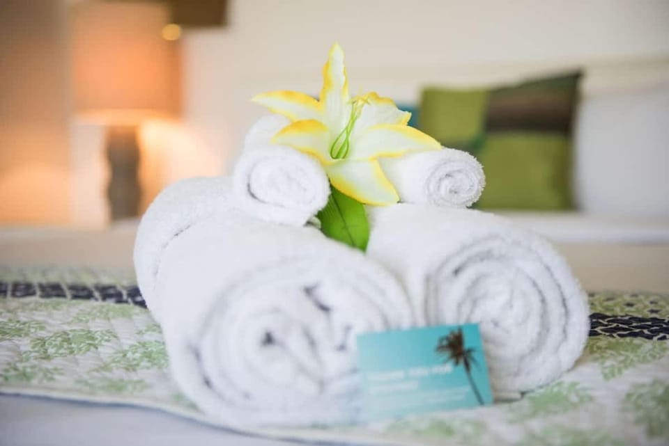 Bed, towels