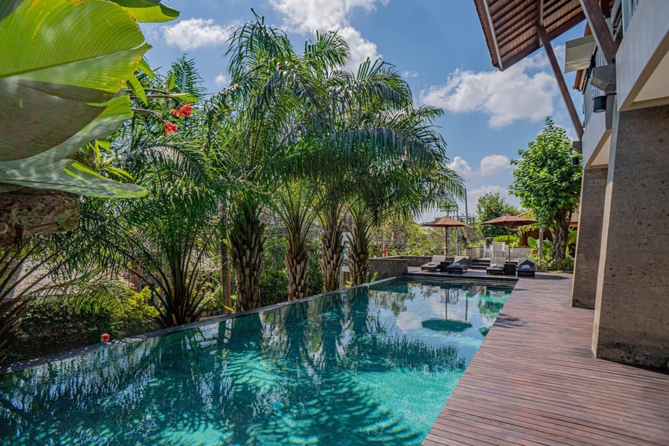 Pool view, Swimming pool, sunbed