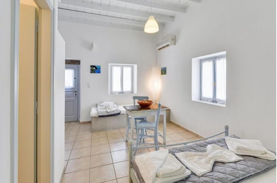 Seating area, Bedroom