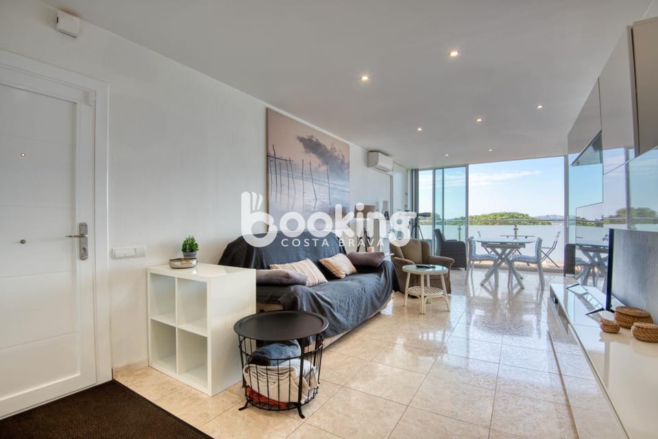 Living room, Dining area, Sea view