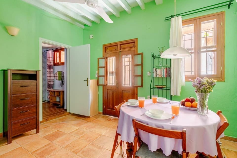 Serene House,Beautiful Garden in Old Town House in Rhodes