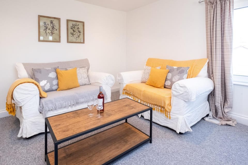 Elm - Three Tuns Apartments, Pettistree, Wickham Market - by Aldeburgh Coastal Cottages Apartment in Mid Suffolk District