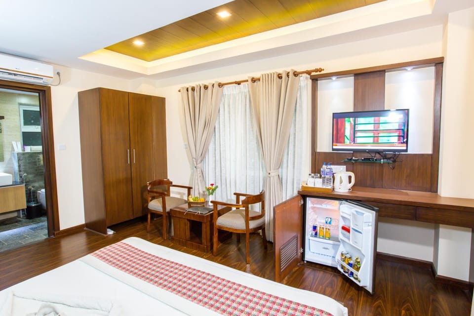 TV and multimedia, Coffee/tea facilities, Photo of the whole room, Seating area