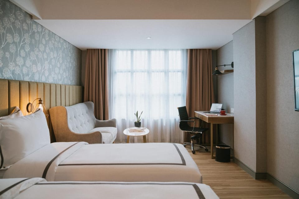 Bed, Living room, Seating area, Bedroom