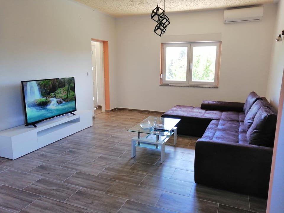 Holiday House Ivan Apartment in Zadar County