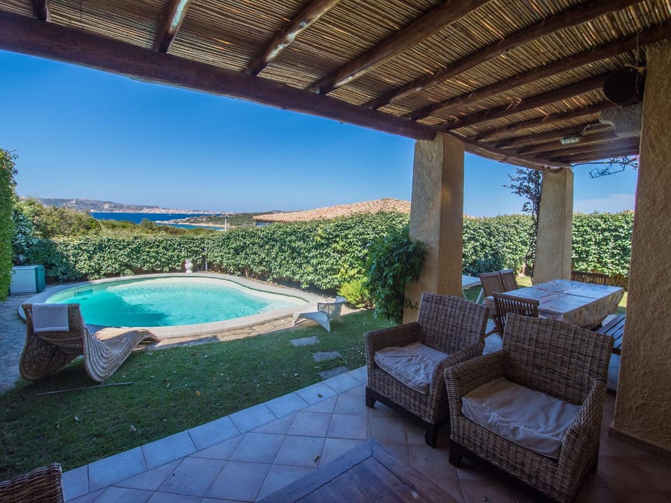 Property building, Garden, Balcony/Terrace, Swimming pool