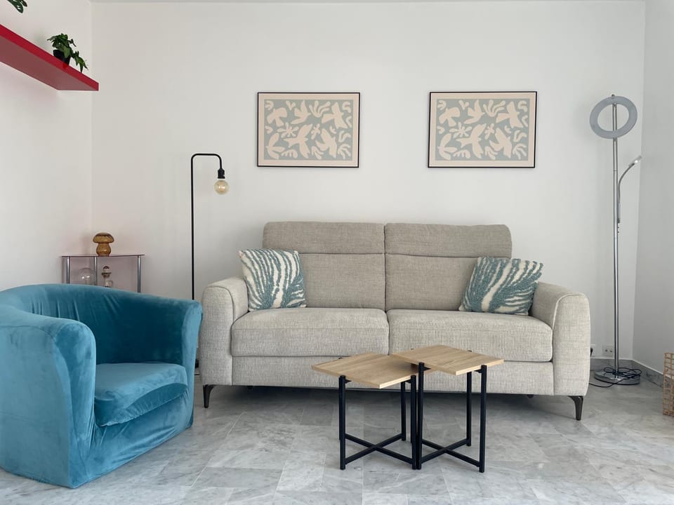 Deux pièces dernière étage avec terrasse Apartment in Antibes