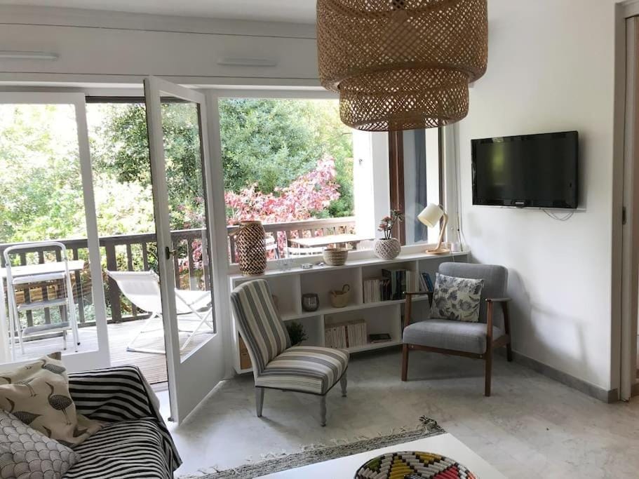 View (from property/room), Balcony/Terrace, Living room, Garden view