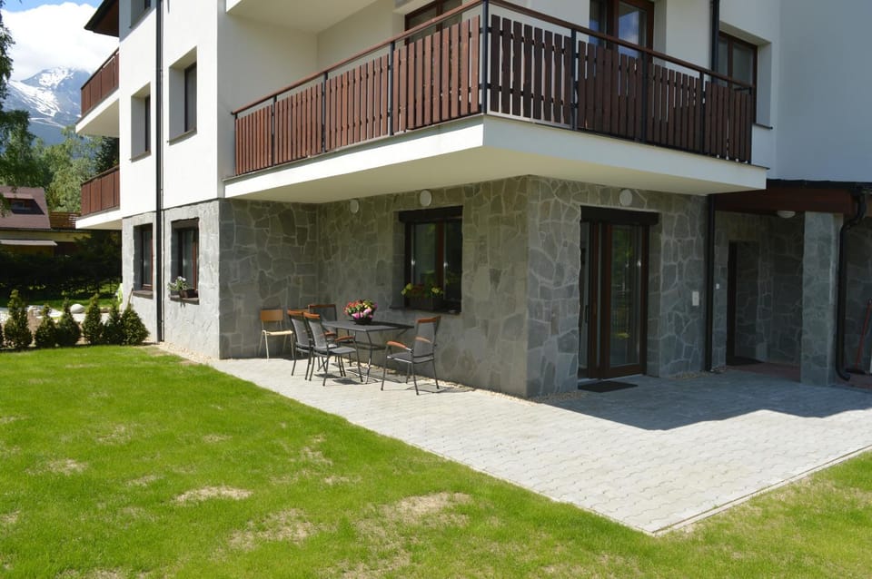 Property building, Facade/entrance, Garden