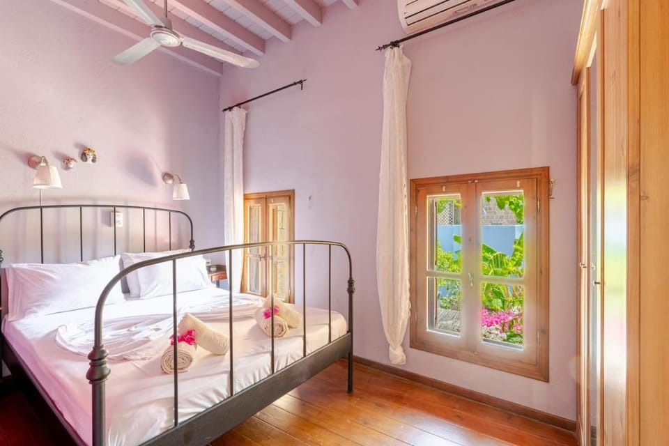Old Town House with Garden, Fully Equipped & Peaceful House in Rhodes
