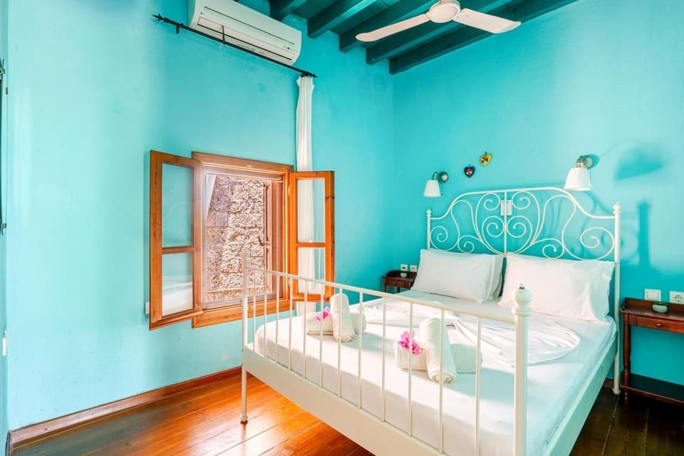 Old Town House with Garden, Fully Equipped & Peaceful House in Rhodes