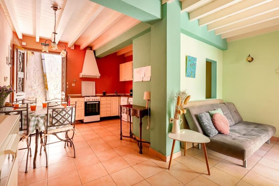 Old Town House with Garden, Fully Equipped & Peaceful House in Rhodes