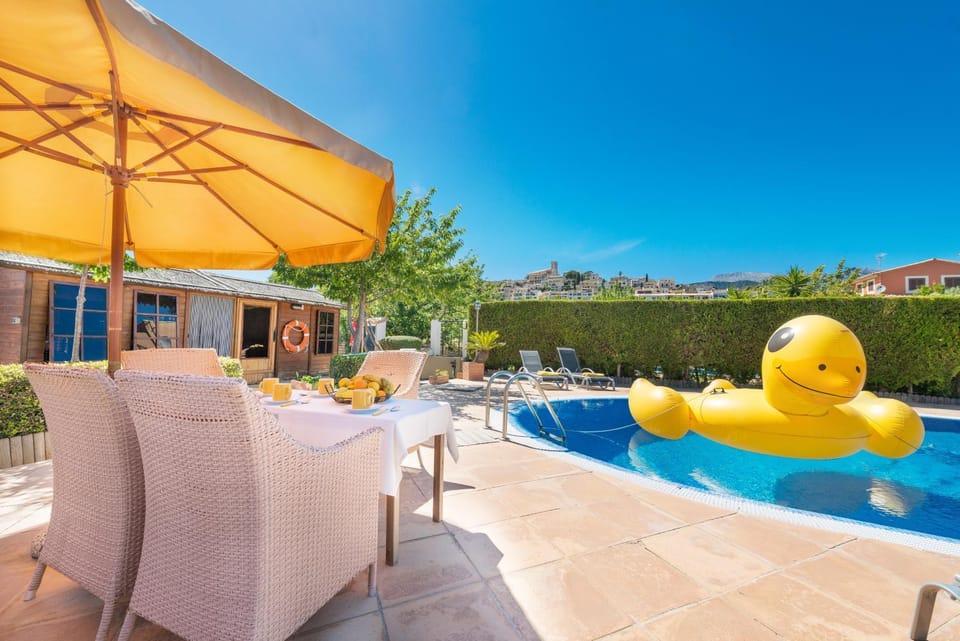 Patio, Swimming pool, Swimming pool