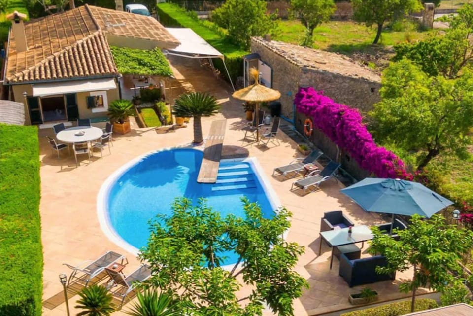 Bird's eye view, Pool view