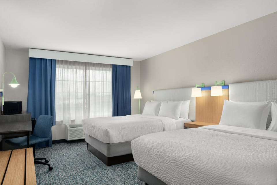 Bed, TV and multimedia, Bedroom