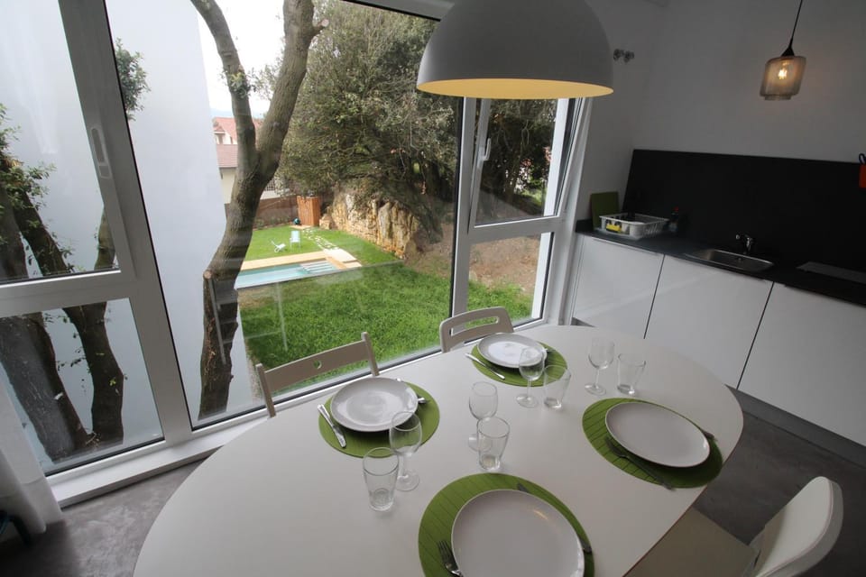 Apartamento 1 dormitorio, jardín y piscina - Apartamentos Montesomo House in Cantabria