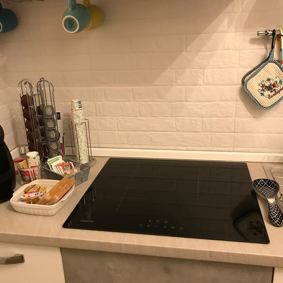 Coffee/tea facilities, stove, kitchen