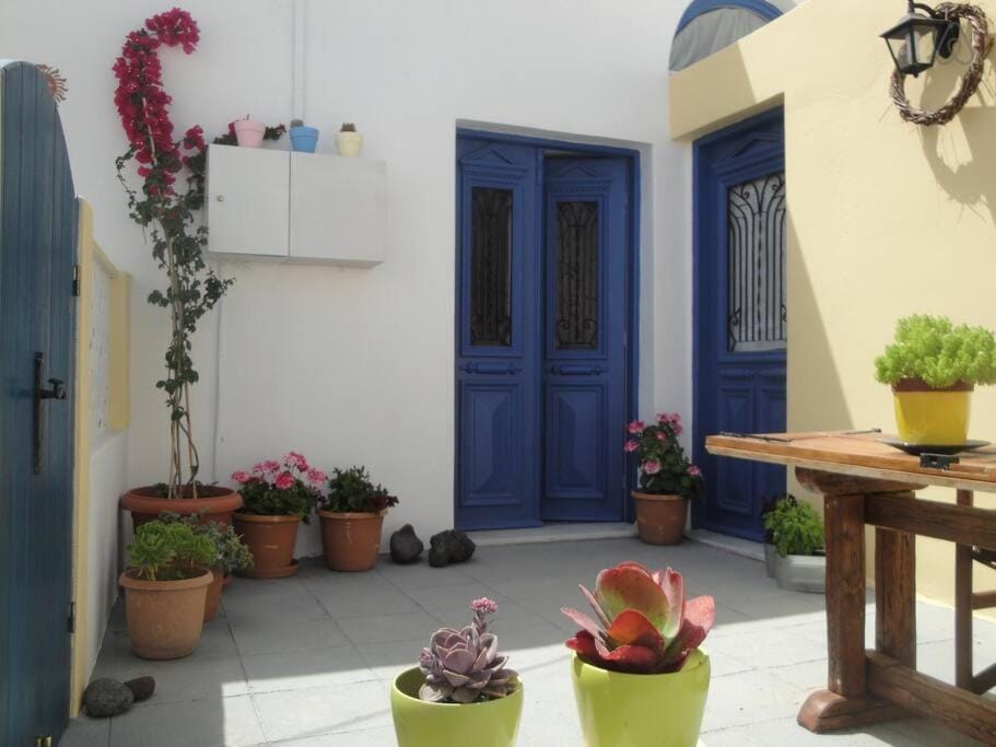 Patio, Facade/entrance