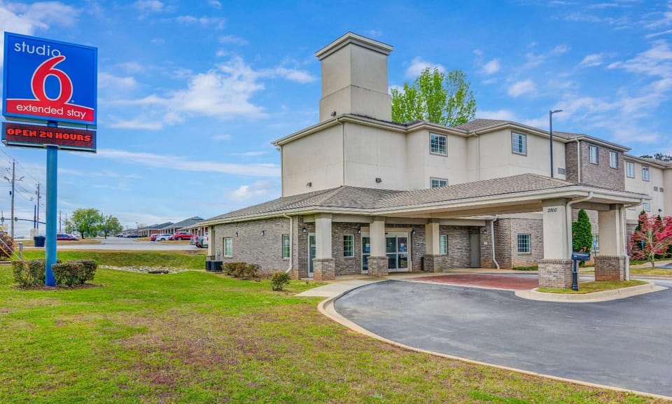 Property building, Facade/entrance, On site