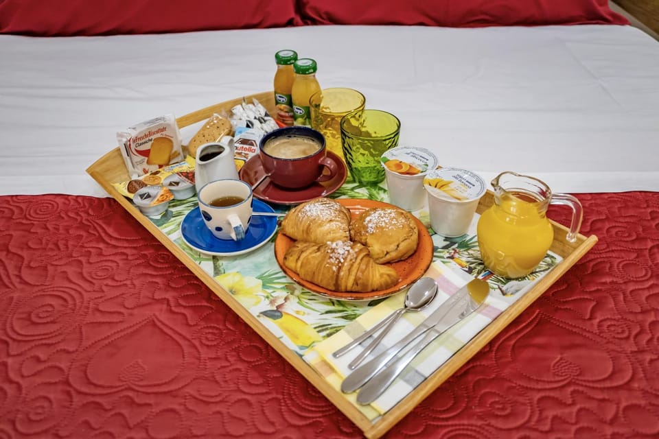 Bed, Italian breakfast