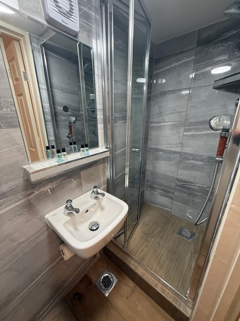 Chatsworth Guest House Bed and Breakfast in London Borough of Ealing