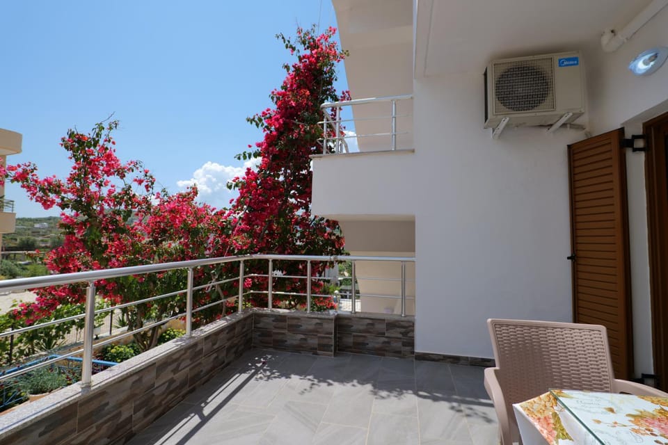 Patio, Day, View (from property/room), Balcony/Terrace, Dining area, air conditioner