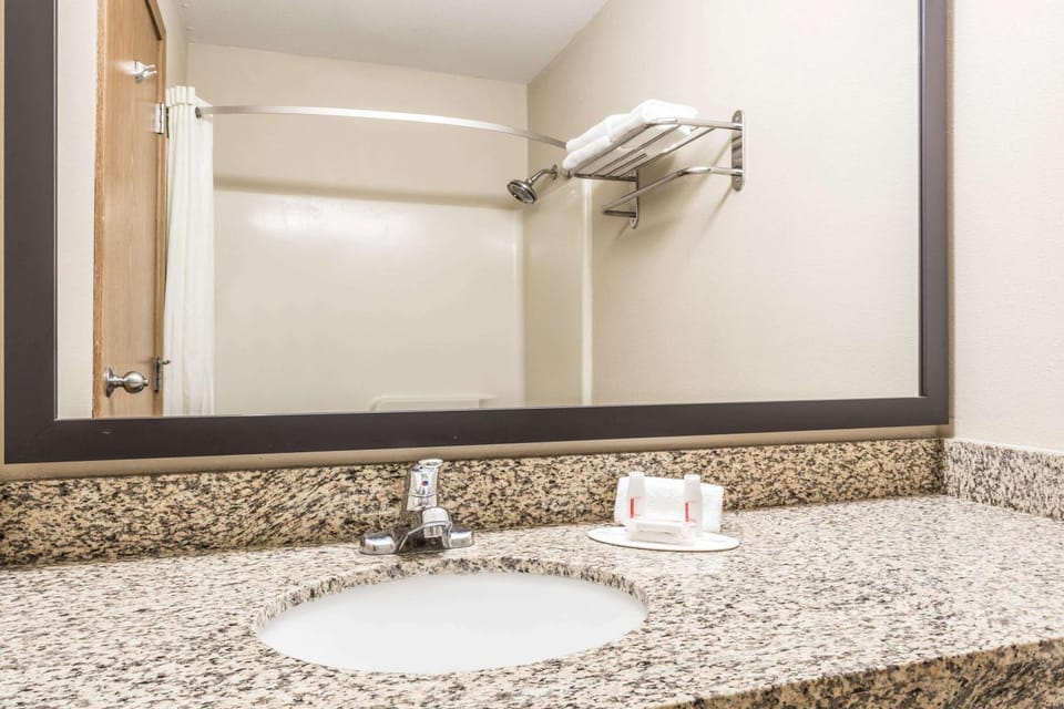 Bathroom, Bathroom, Photo of the whole room, On site