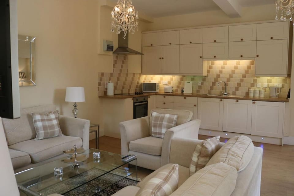 Kitchen or kitchenette, Living room, Seating area