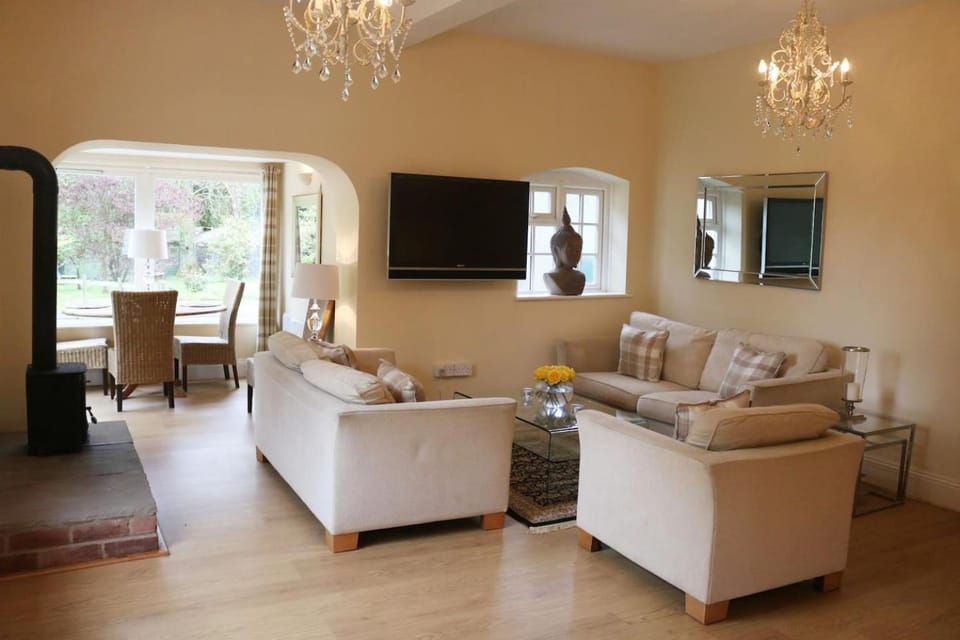 TV and multimedia, Living room, Seating area