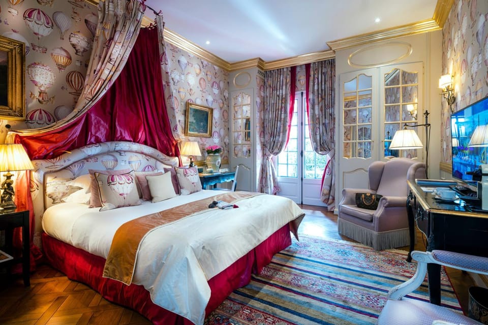 Bed, Photo of the whole room