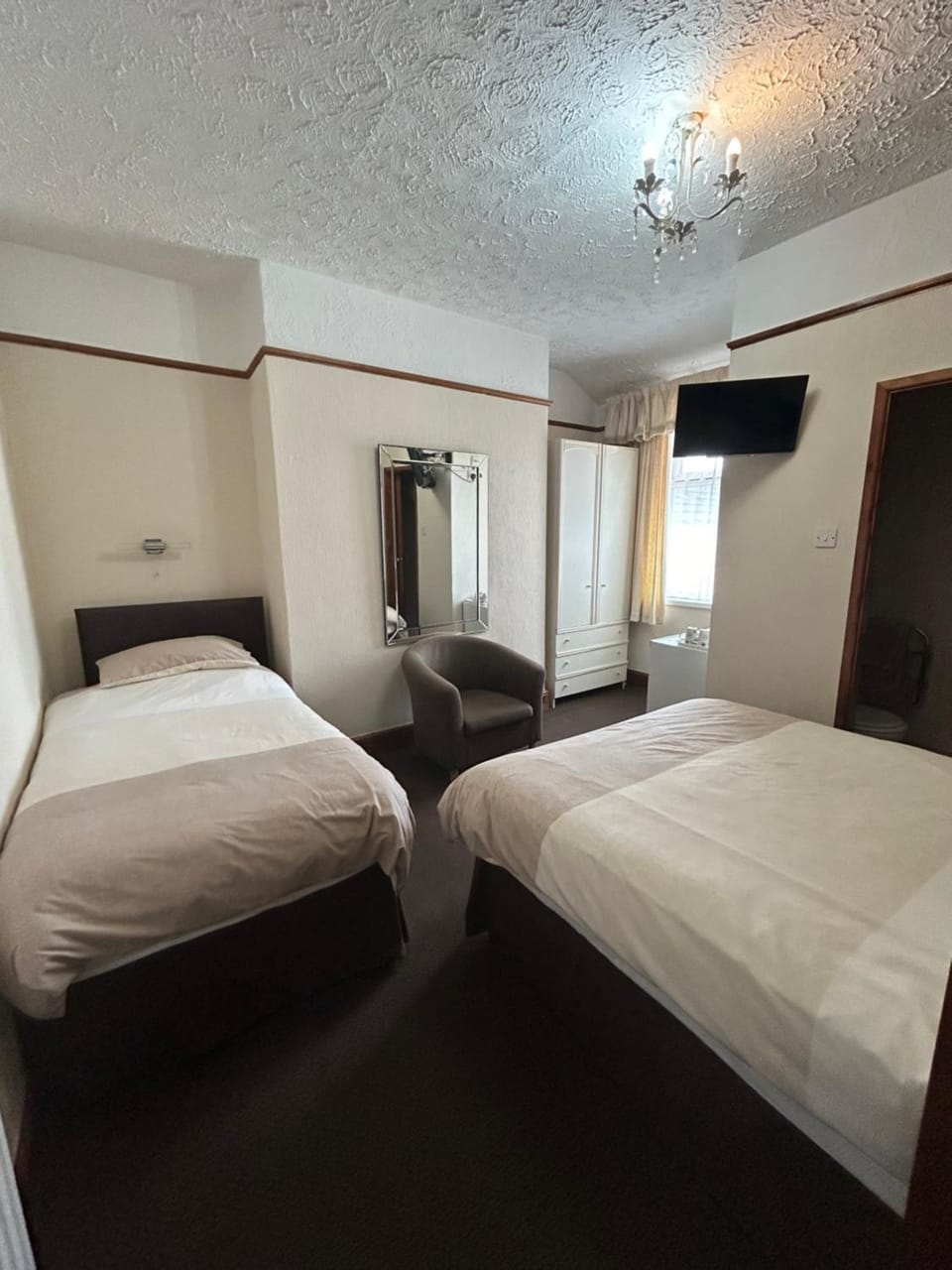 Bayona Guest House Bed and Breakfast in Southport