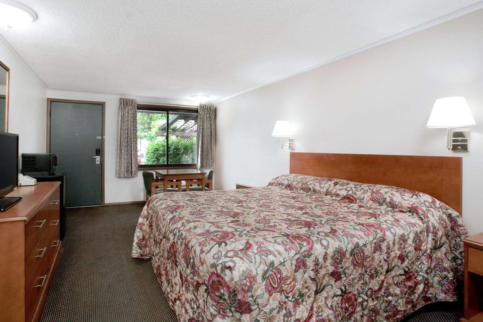 Photo of the whole room, On site