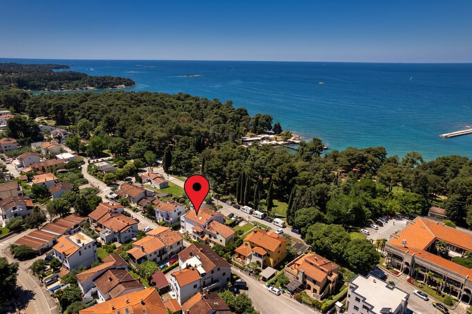 Property building, Nearby landmark, Neighbourhood, Natural landscape, Bird's eye view, Beach, Sea view