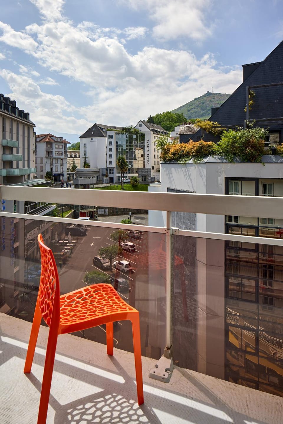 Property building, View (from property/room), Balcony/Terrace, City view, Mountain view