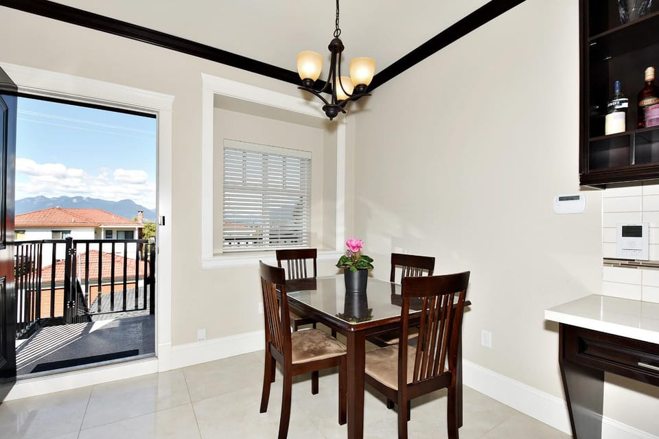 Rare Find Exquisitely New Quiet & Safe Skytrain Home Bed and Breakfast in Vancouver
