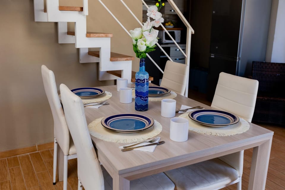 Seating area, Dining area