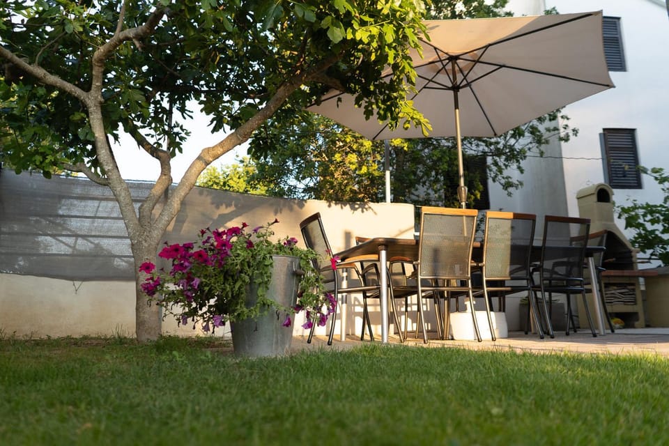 Patio, BBQ facilities