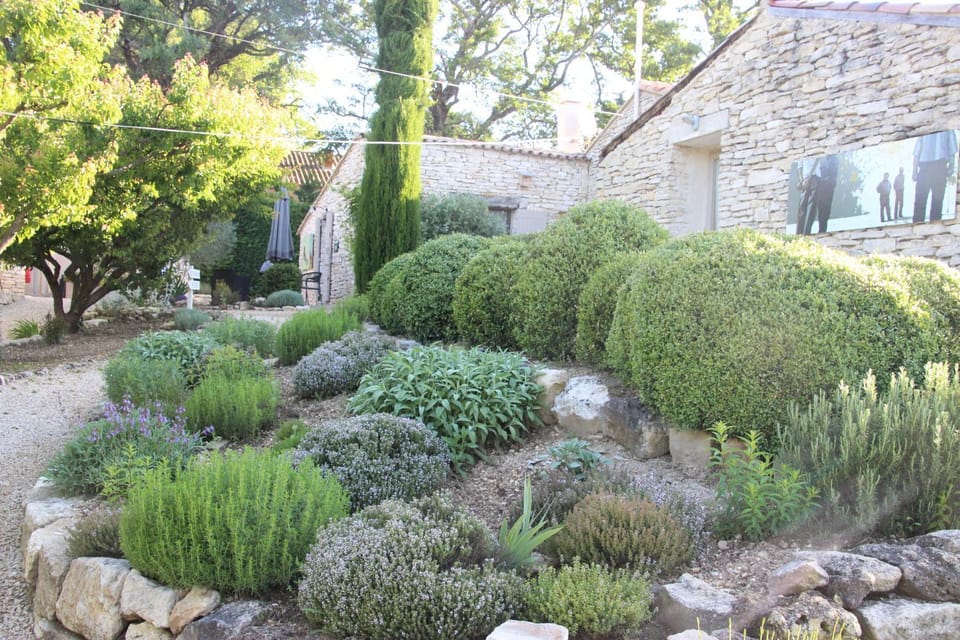 Le Hameau Fleur de Pierres , Chambre , Gite et Table d'Hôtes Bed and Breakfast in Gordes