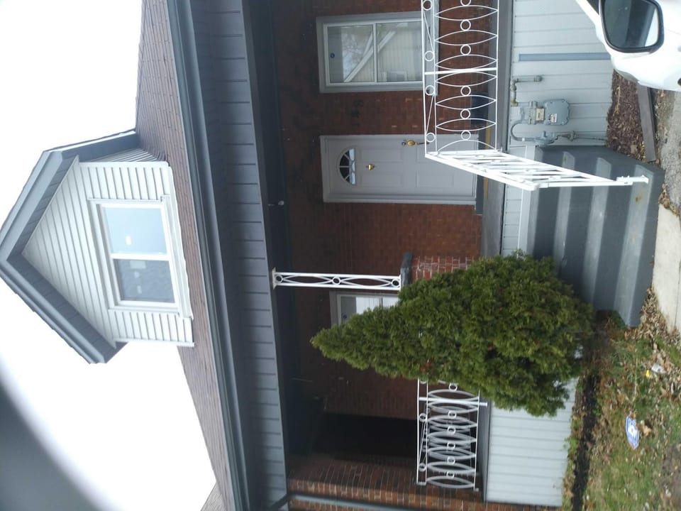 Private property with guest rooms Bed and Breakfast in Toronto